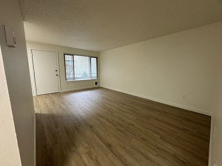 Avia Apartments | Renovated Homes in Seattle's Greenwood Neighborhood | 1 MONTH FREE!! — Photo 15