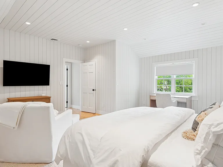11 Sawasett Ave — Photo 10