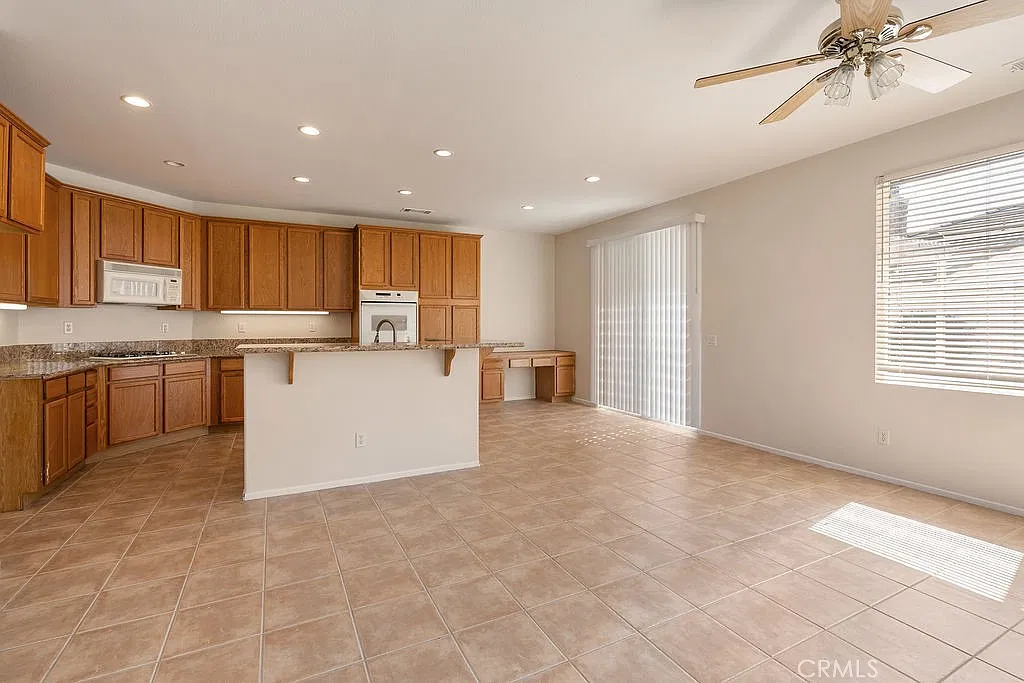 3 bed, 1852 sqft, $5,000 — Photo 2