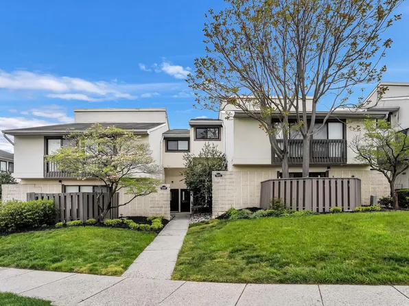 Regency Club Townhomes & Apartments