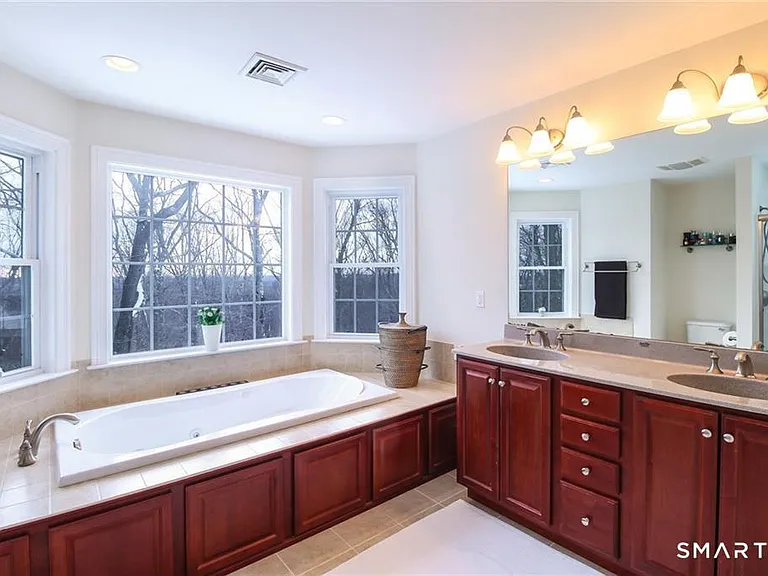 405 Washington Dr — Photo 13