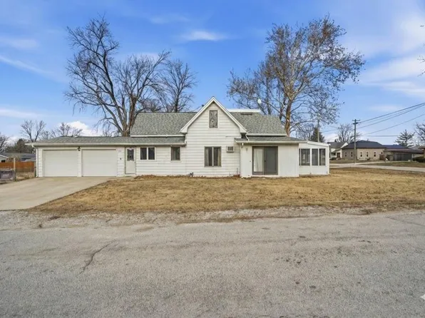 521 6th St, Maxwell, IA 50161