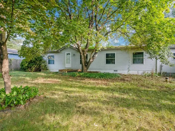 1893 Pine Dr, Traverse City, MI 49686