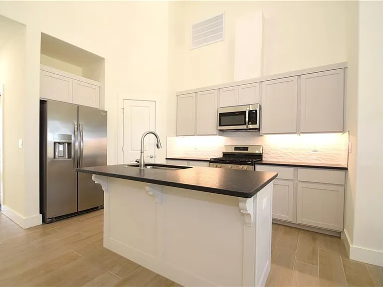 470 Amethyst Rd — Photo 3