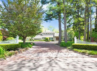 2 Bradley Ct, Syosset, NY 11791