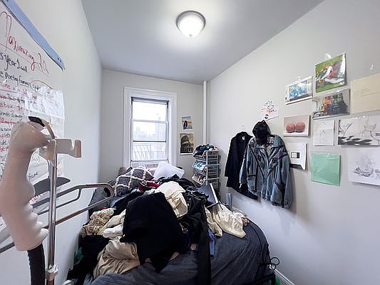 5th image of 42 Bank St APT 54