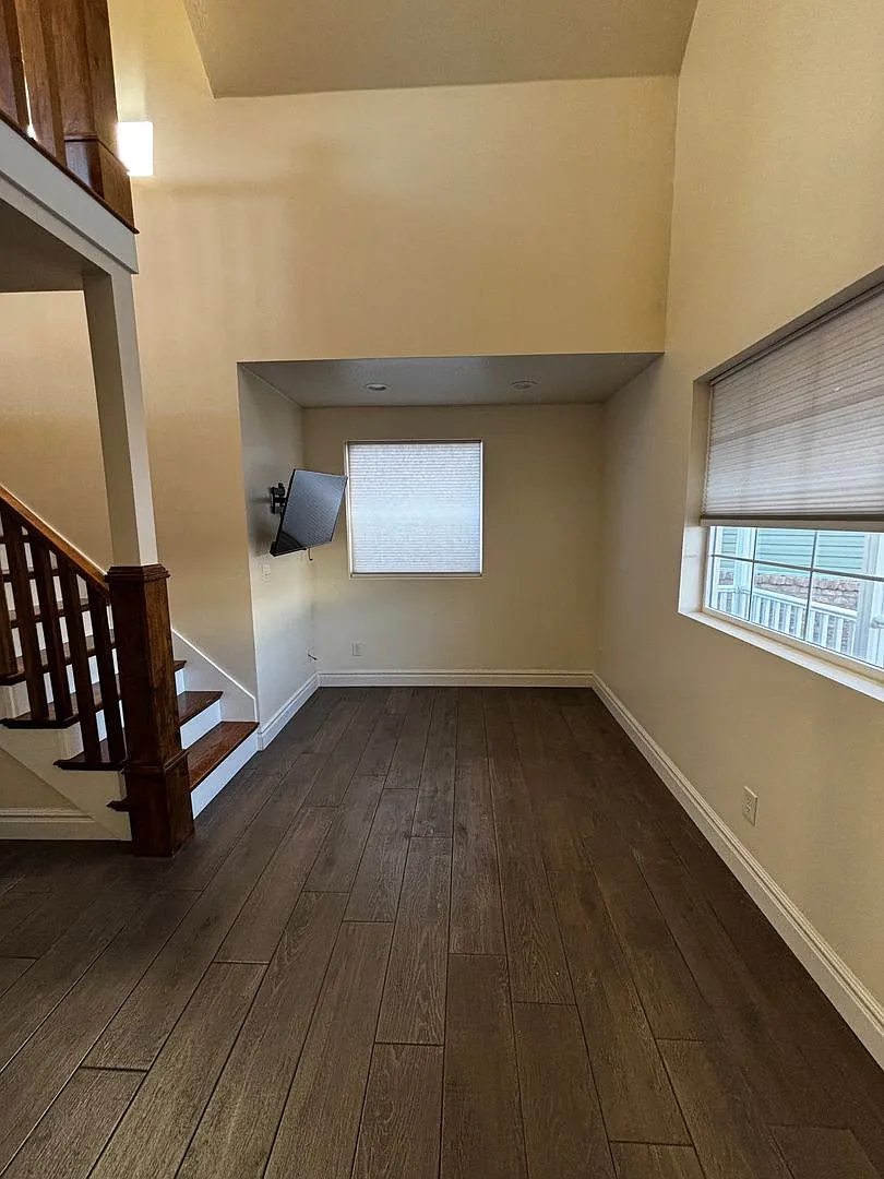 Commercial or Resident — Photo 4