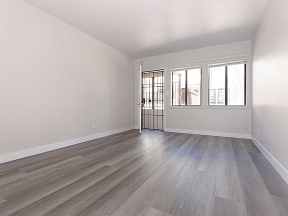 4th image of 4367 Illinois St #4367