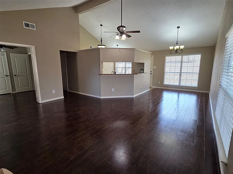 4203 Spinks Creek Ln — Photo 2