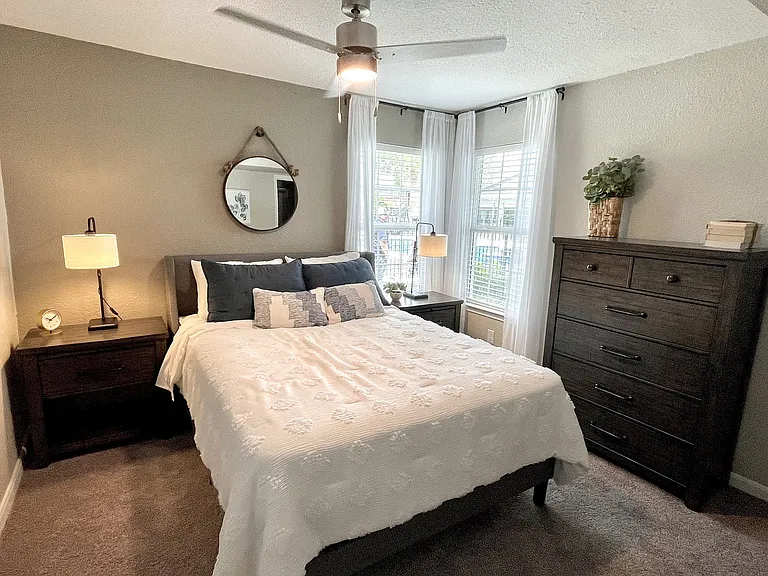 1520 Enclave Pkwy — Photo 32