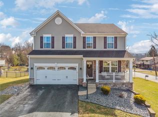 2002 Zoe Ln, Greensburg, PA 15601