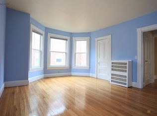 4 Auburn St #2, Brookline, MA 02446