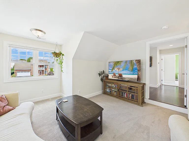 912 Kentwood Dr — Photo 42