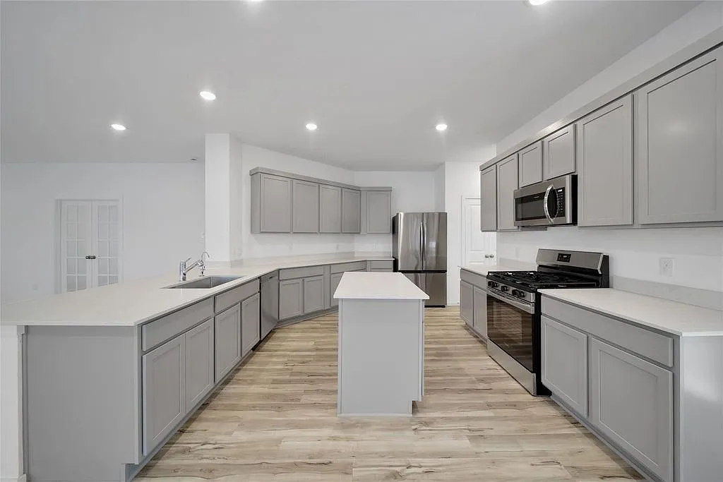 3 bed, 2093 sqft, $2,800 — Photo 3