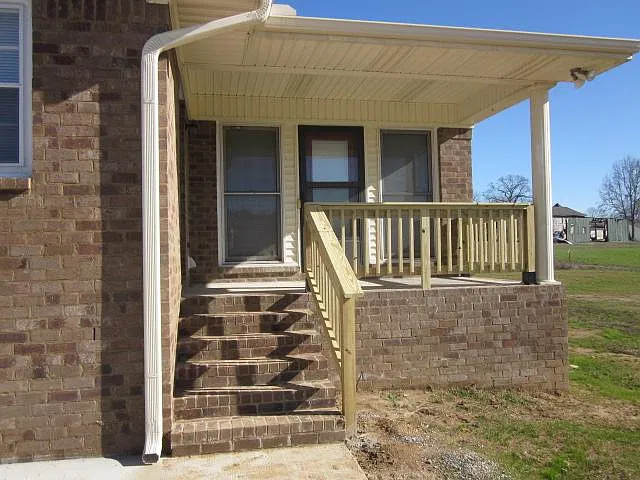 3 bed, 1.5 bath, 2050 sqft, $1,600 — Photo 2