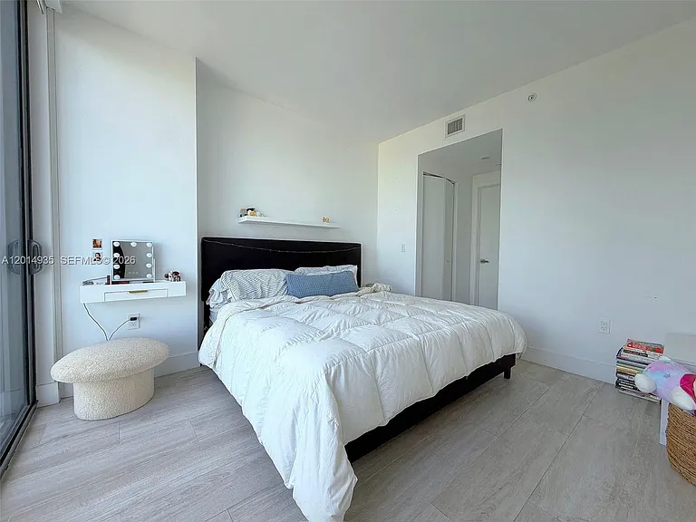 121 NE 34th St #F1605 — Photo 11