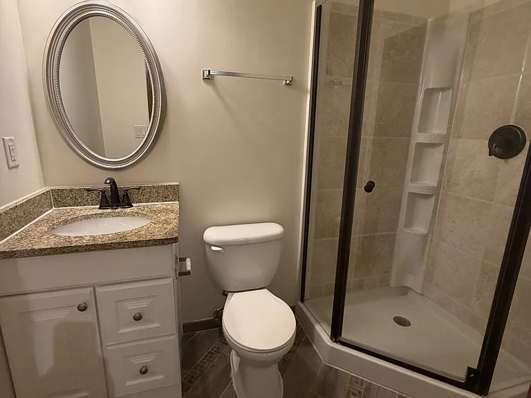 Oliver Apartments — Photo 4