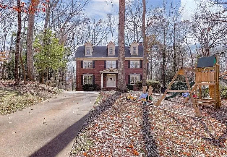 555 Greenland Rd — Photo 47