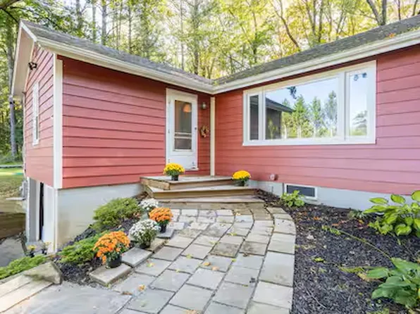 254 Creek Rd, Pleasant Valley, NY 12569