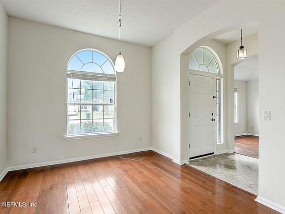 3rd image of 2466 Bentshire Dr