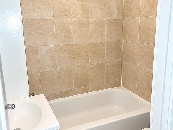 4th image of 728 W Maple Ave #728A