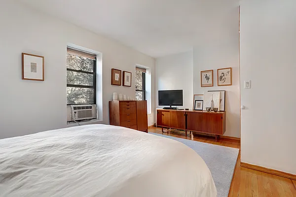 Rented by Twyford Real Estate | media 25