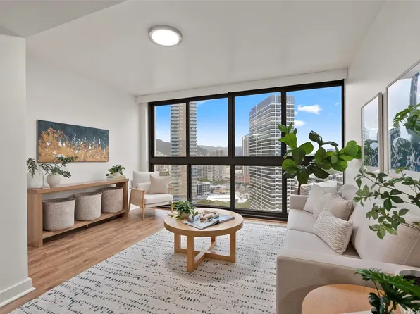 600 Queen St APT 2407, Honolulu, HI 96813