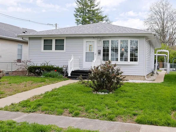 1305 S Pine St, Centralia, IL 62801