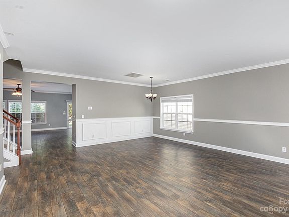 3rd image of 8916 Oransay Way