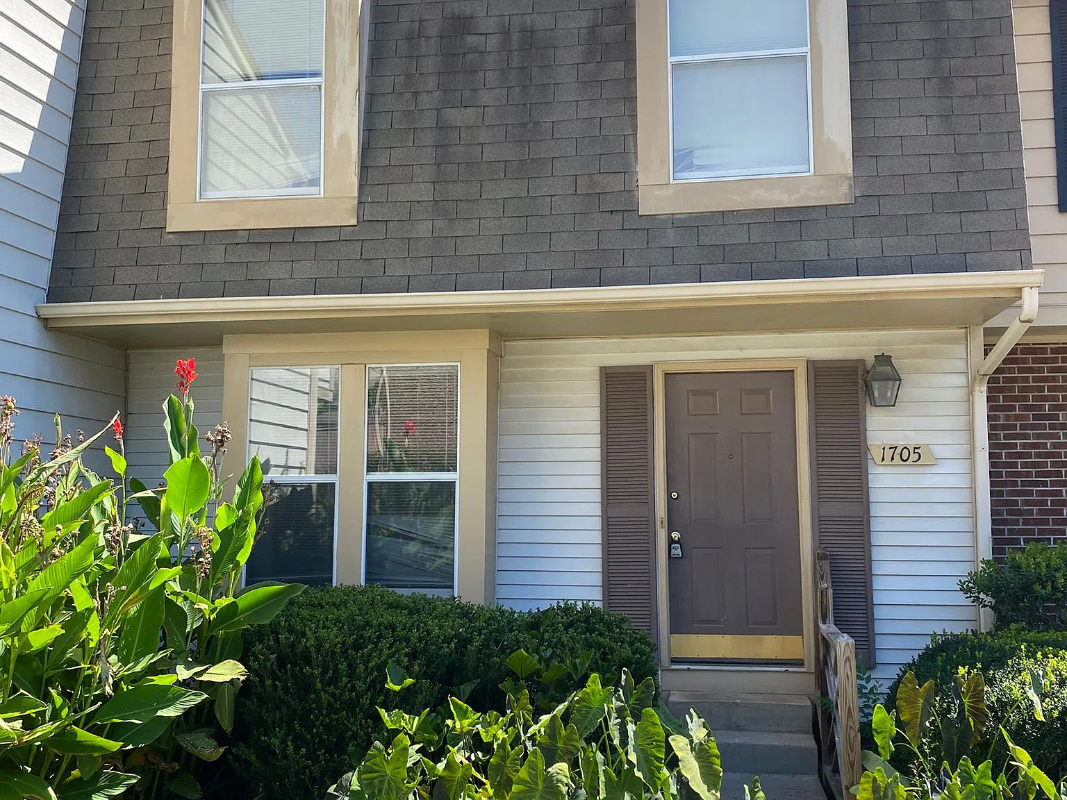 3 bed, 2.5 bath, 1326 sqft, $425 — Photo 2