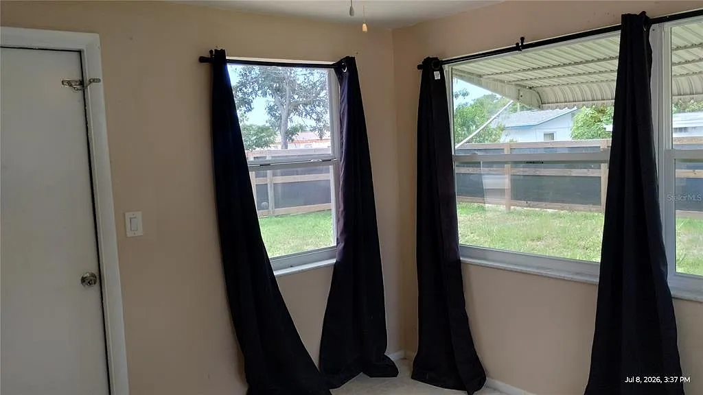 4 bed, 1.0 bath, 988 sqft, $1,800 — Photo 2