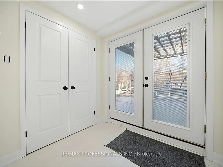 9611 Keele St #D — Photo 4