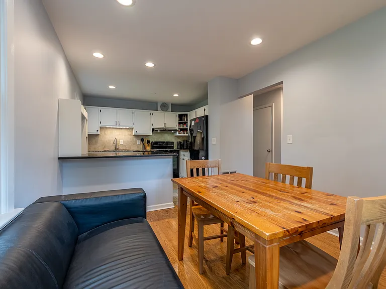 208 Huntington Ln — Photo 8