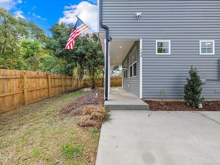 102 Mobley St — Photo 6