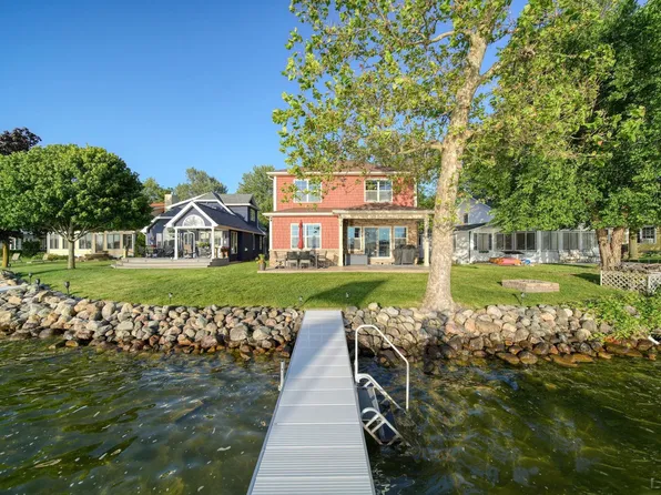 4078 Woodland Ave, Manitou Beach, MI 49253