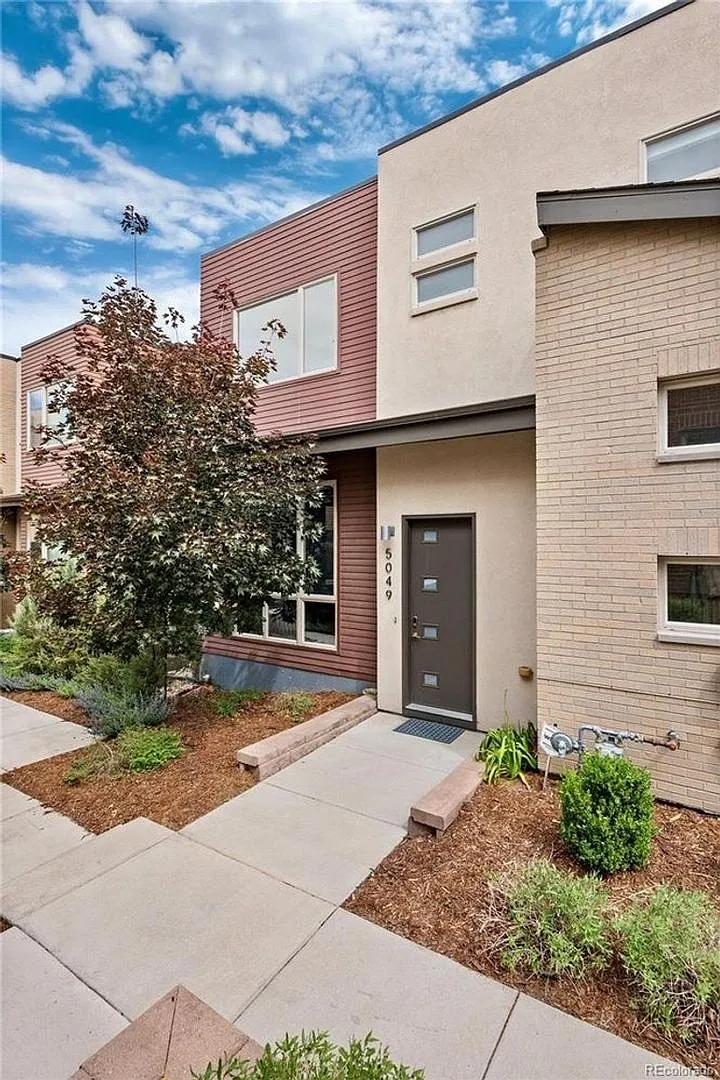 Charming 3BR Townhome in Denver — Photo 1