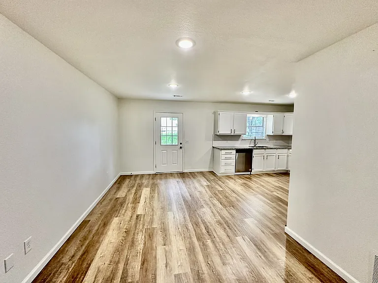 802 E Kara Ln — Photo 7