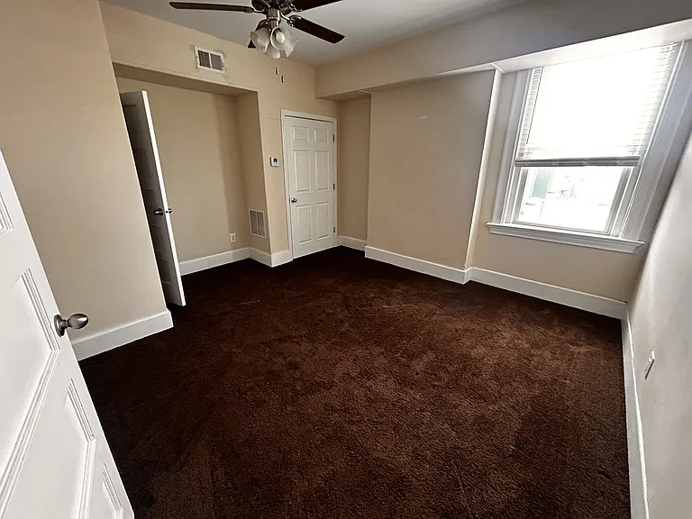 510 37th St #3 — Photo 3