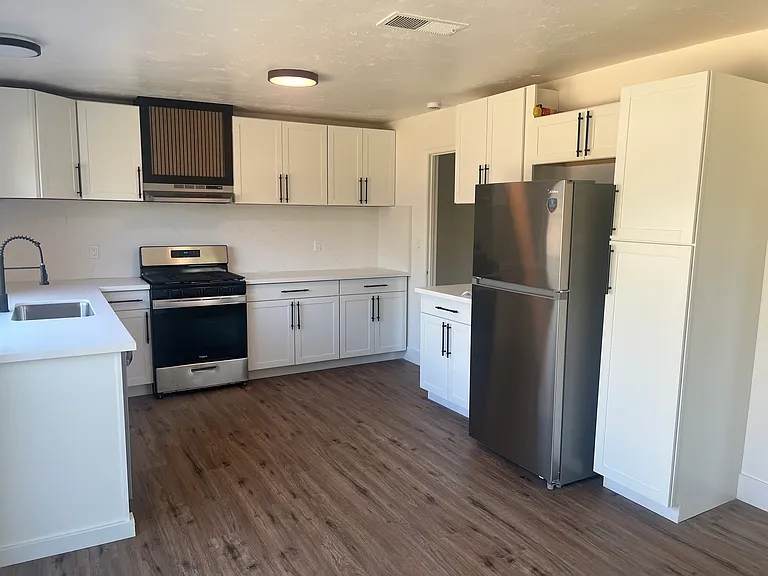 892 Amador Ct — Photo 2