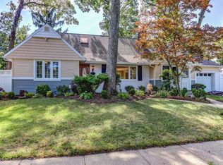 2122 Seneca Pl, Merrick, NY 11566