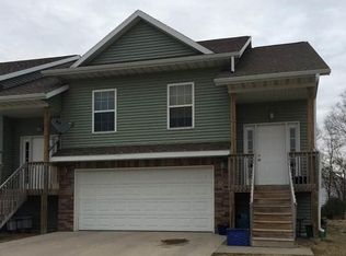 122 Aspen Ln, Hills, IA 52235