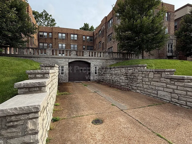 7340 Forsyth Blvd #307 — Photo 13