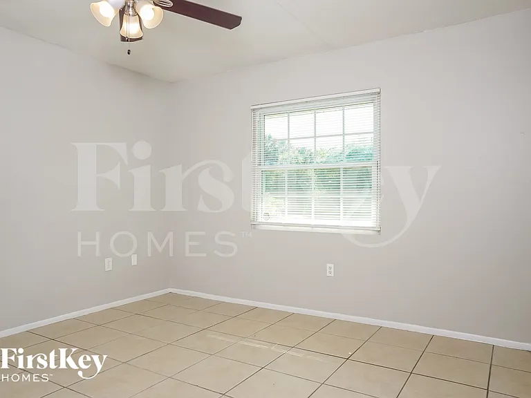 1513 Harbor Blvd — Photo 8