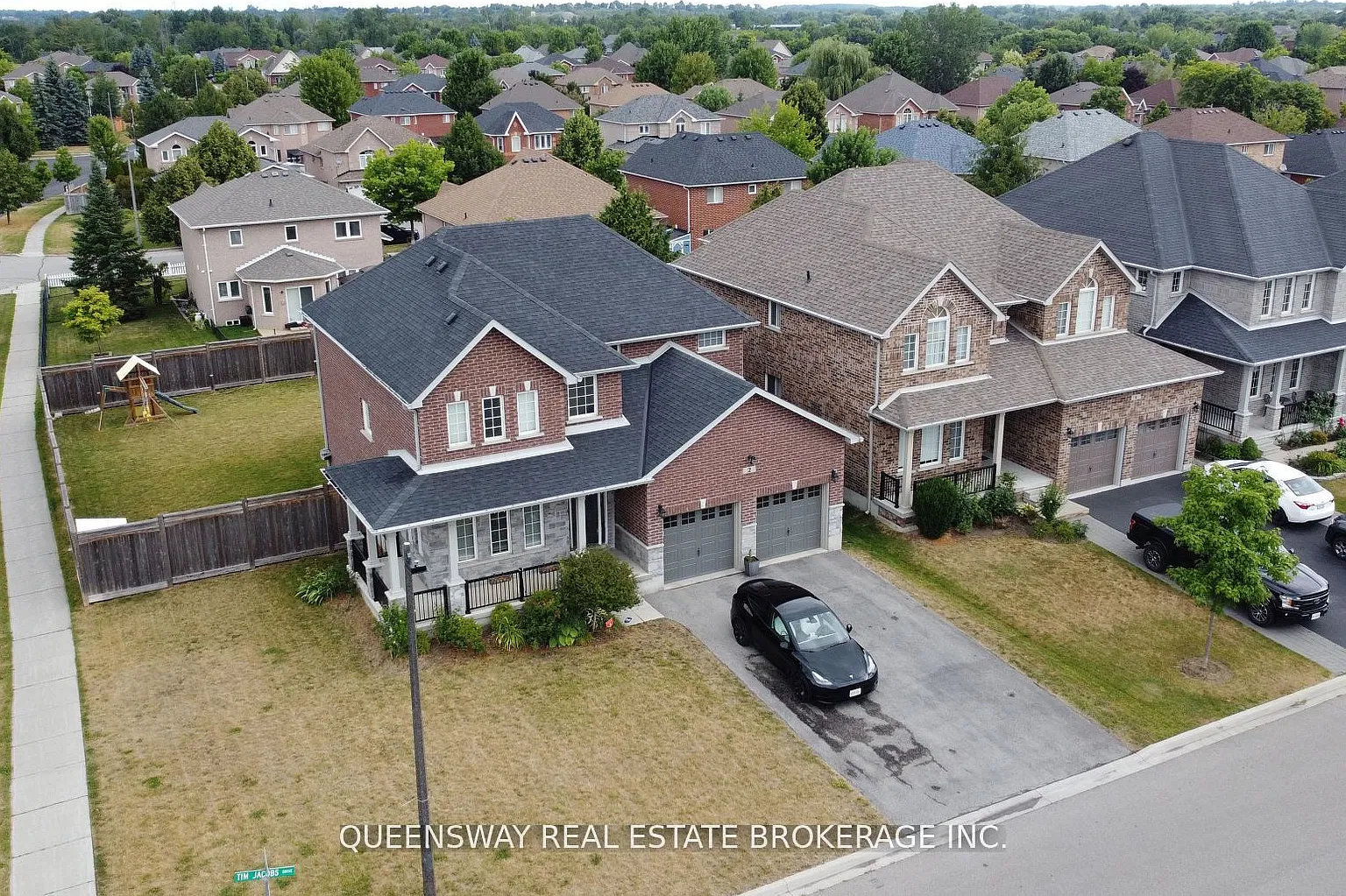 4 bed, $3,350 — Photo 1