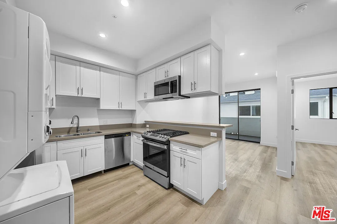 5612 Lexington Ave — Photo 1