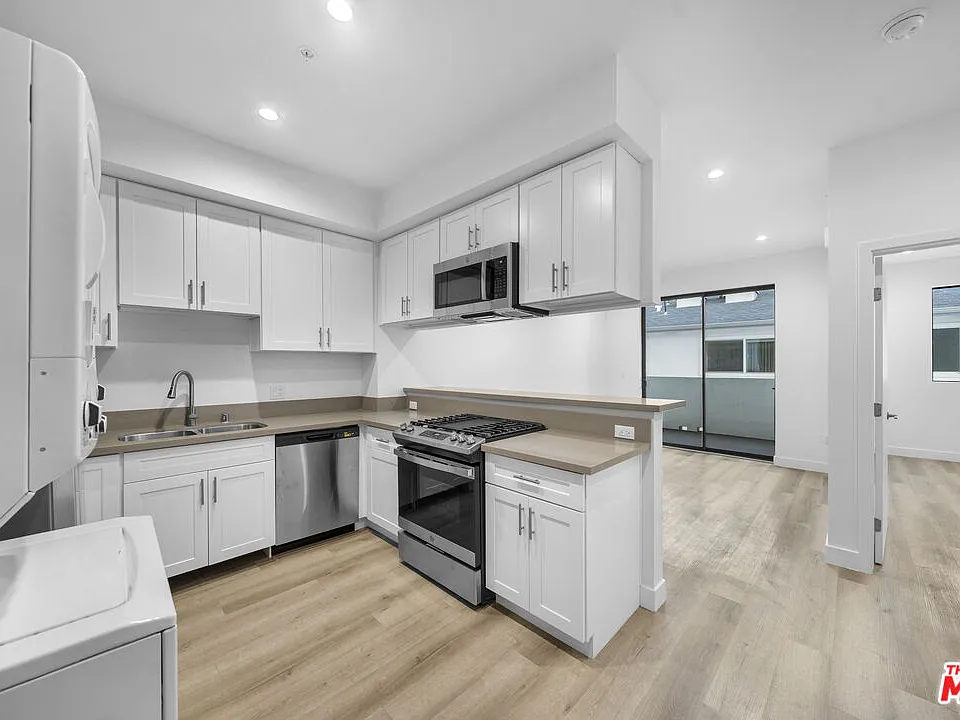 5612 Lexington Ave #203
