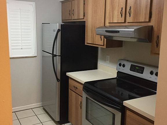 4th image of 2919 SE 17th St #4207859