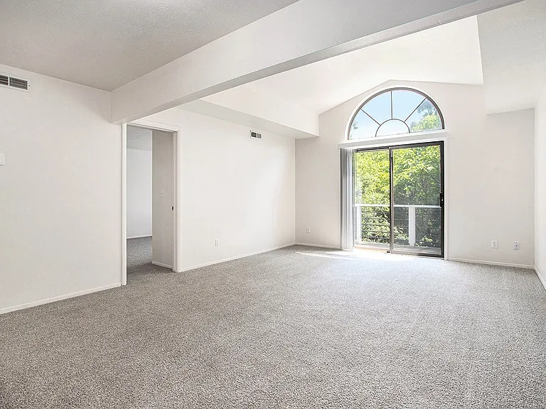 Pine Knoll Apartments — Photo 27