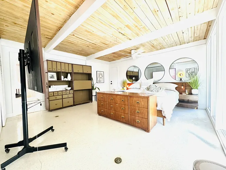 Commonwealth Dr — Photo 14