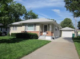 2038 Austin Ln, Fremont, NE 68025
